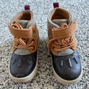 Carters duck boots for young toddler , size 5.